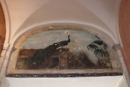 В здании XIX века в Советске очистили настенную роспись с изображением павлина (фото)