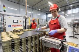 Власти утвердили порядок распределения квот на беспошлинный экспорт консервов из Калининграда