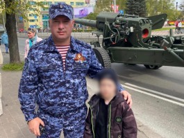 Во время парада Победы в Калининграде потерялся семилетний мальчик