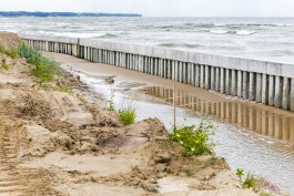 «Каменная стена»: как в посёлке Куликово укрепляют побережье   (фото)