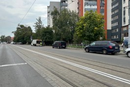 «Двойная сплошная и запрет парковки»: на улице Октябрьской в Калининграде меняют схему движения (фото)