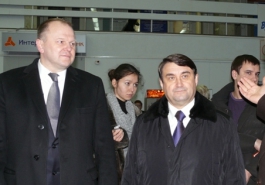 Николай Цуканов и Игорь Левитин, здание аэропорта &quot;Храброво&quot;