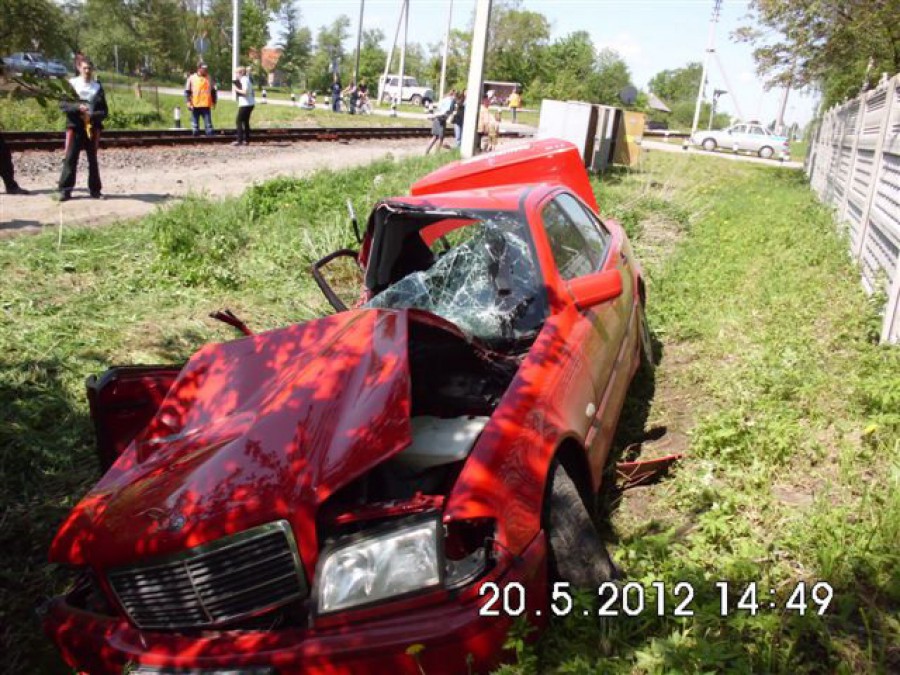В Черняховском районе «Мерседес» столкнулся с грузовым поездом