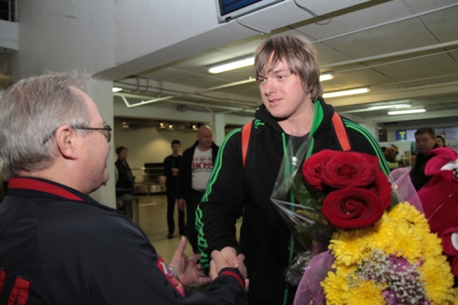 Чемпион Европы по тяжелой атлетике Дмитрий Лапиков вернулся в Калининград (фото)
