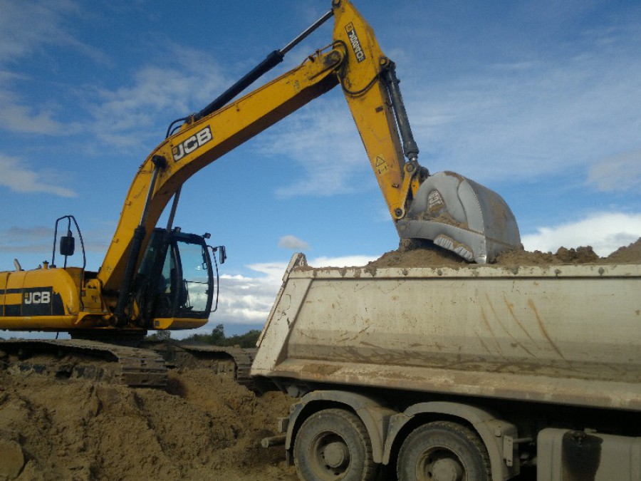 При строительстве объектов ФЦП в Калининградской области используют «нелегальный» песок (фото)